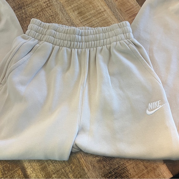Nike Sportswear Club Fleece Big Kids' Oversized Sweatshirt/Joggers set - Picture 6 of 9
